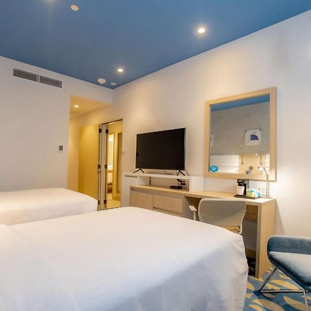 Hampton By Hilton Quito La Carolina Park Hotel Exterior foto