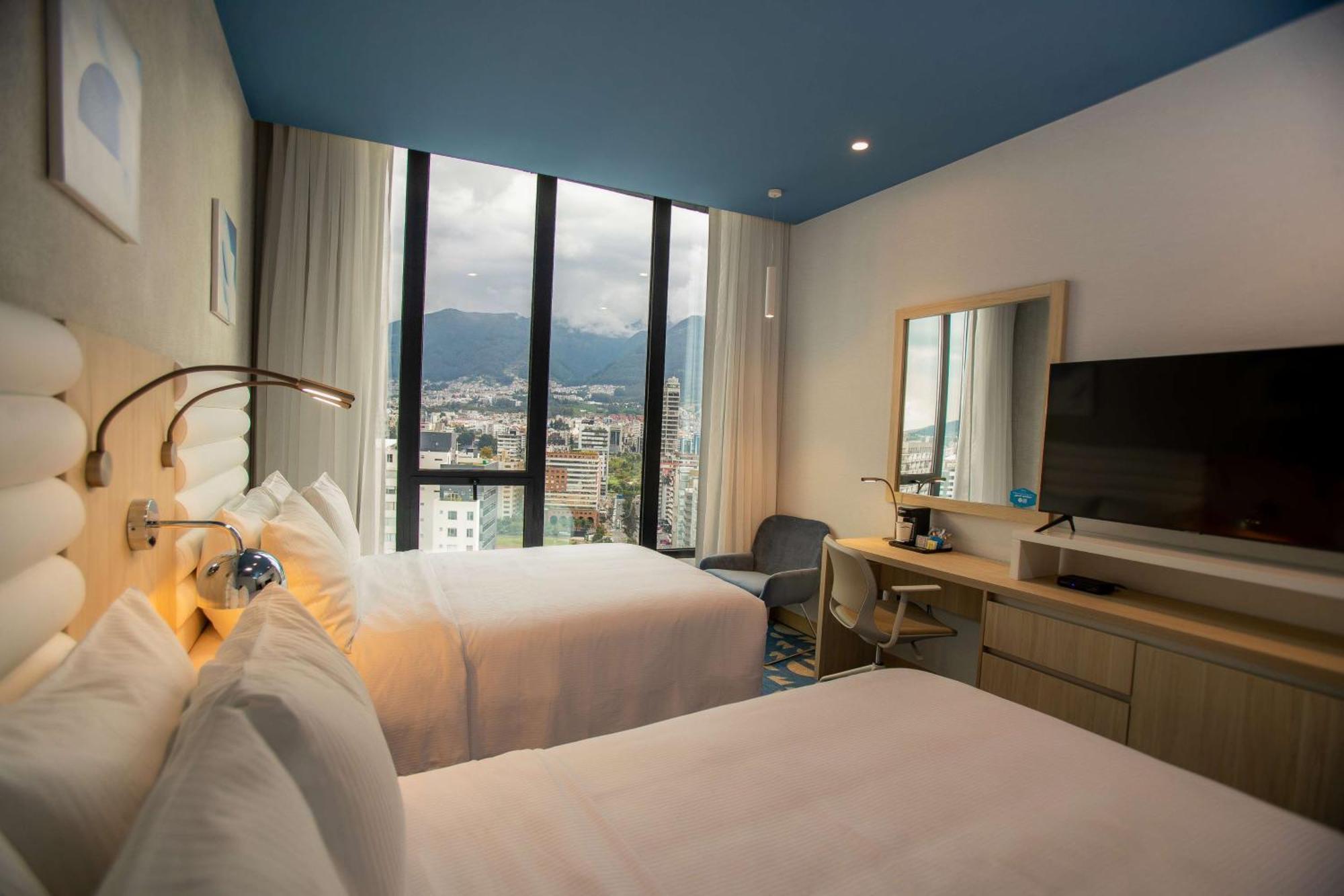 Hampton By Hilton Quito La Carolina Park Hotel Exterior foto