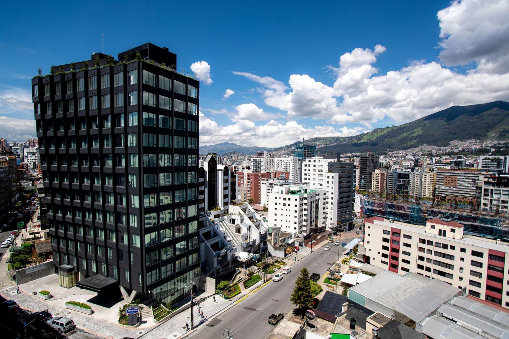 Hampton By Hilton Quito La Carolina Park Hotel Exterior foto